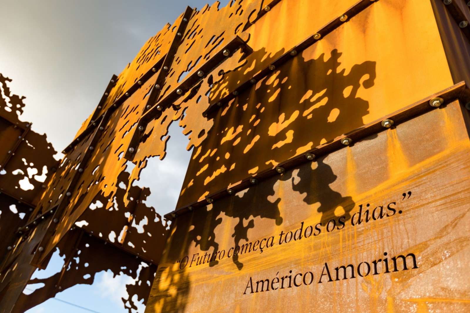 Grupo Amorim presta homenagem ao Comendador Américo Amorim - Notícias